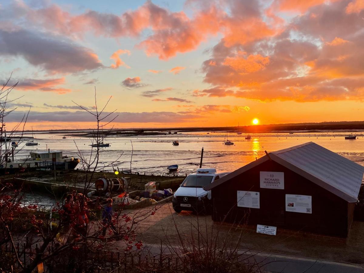 Cosy Coastal 2-Bedroom Cottage With Hot Tub And Log Burner West Mersea Exterior photo