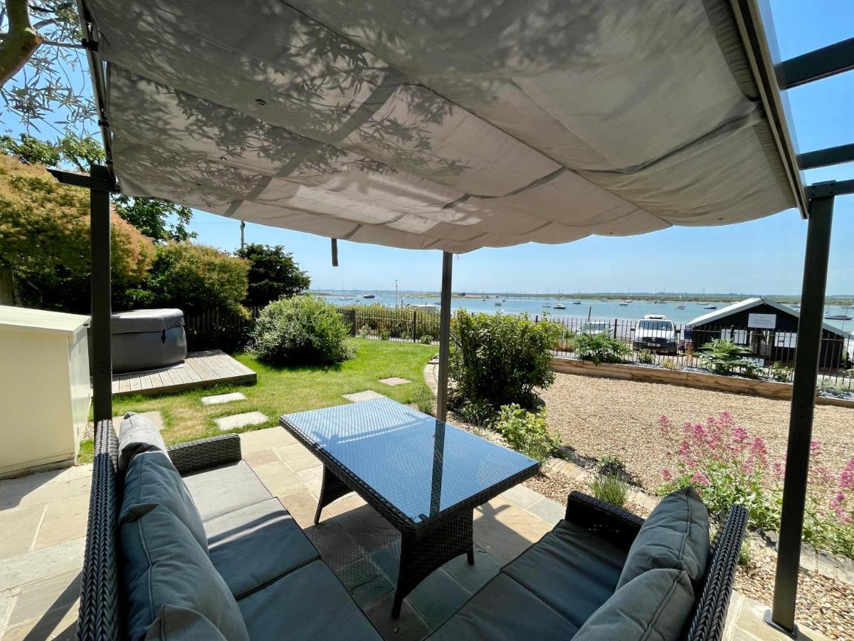Cosy Coastal 2-Bedroom Cottage With Hot Tub And Log Burner West Mersea Exterior photo