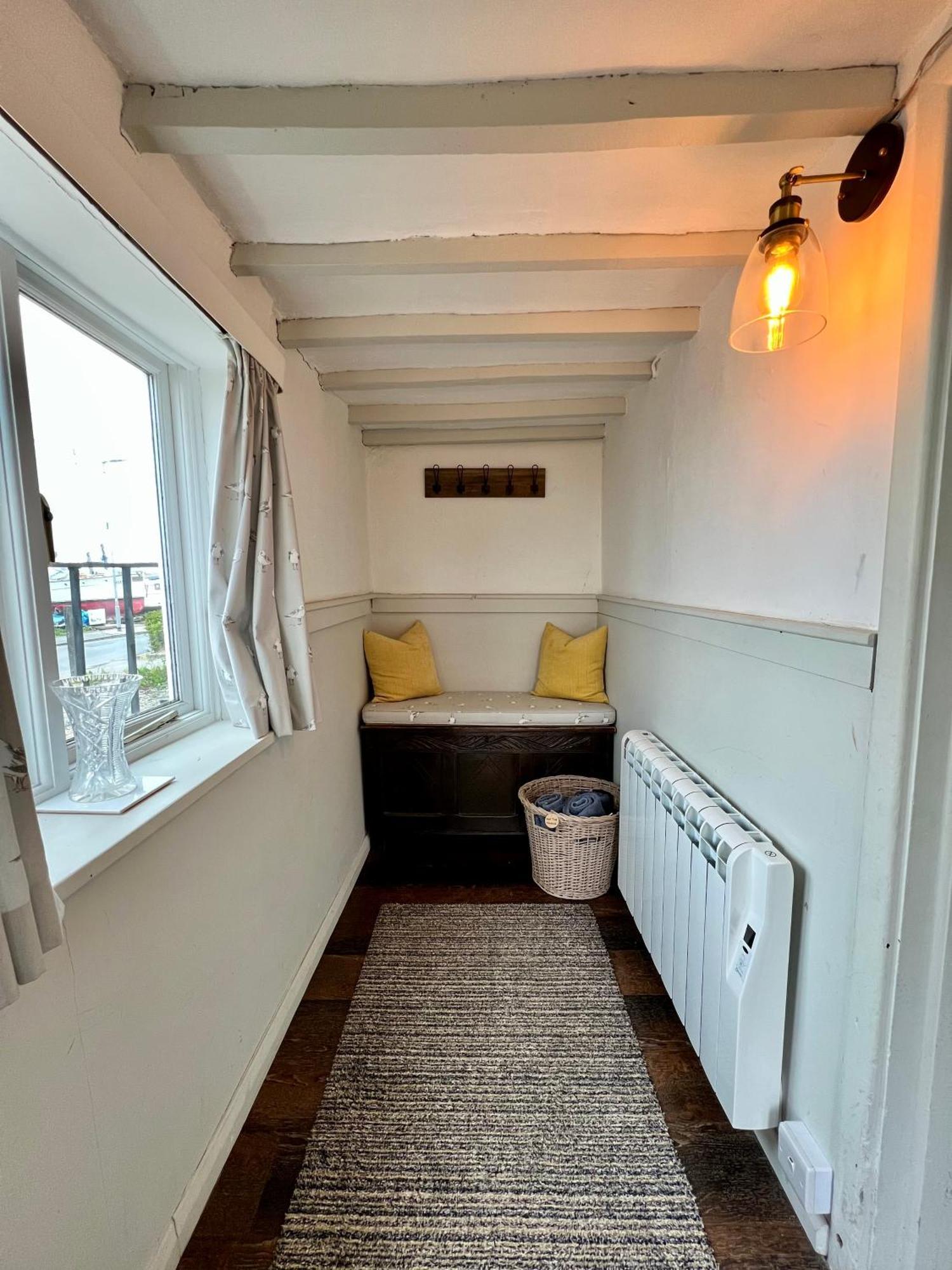 Cosy Coastal 2-Bedroom Cottage With Hot Tub And Log Burner West Mersea Exterior photo