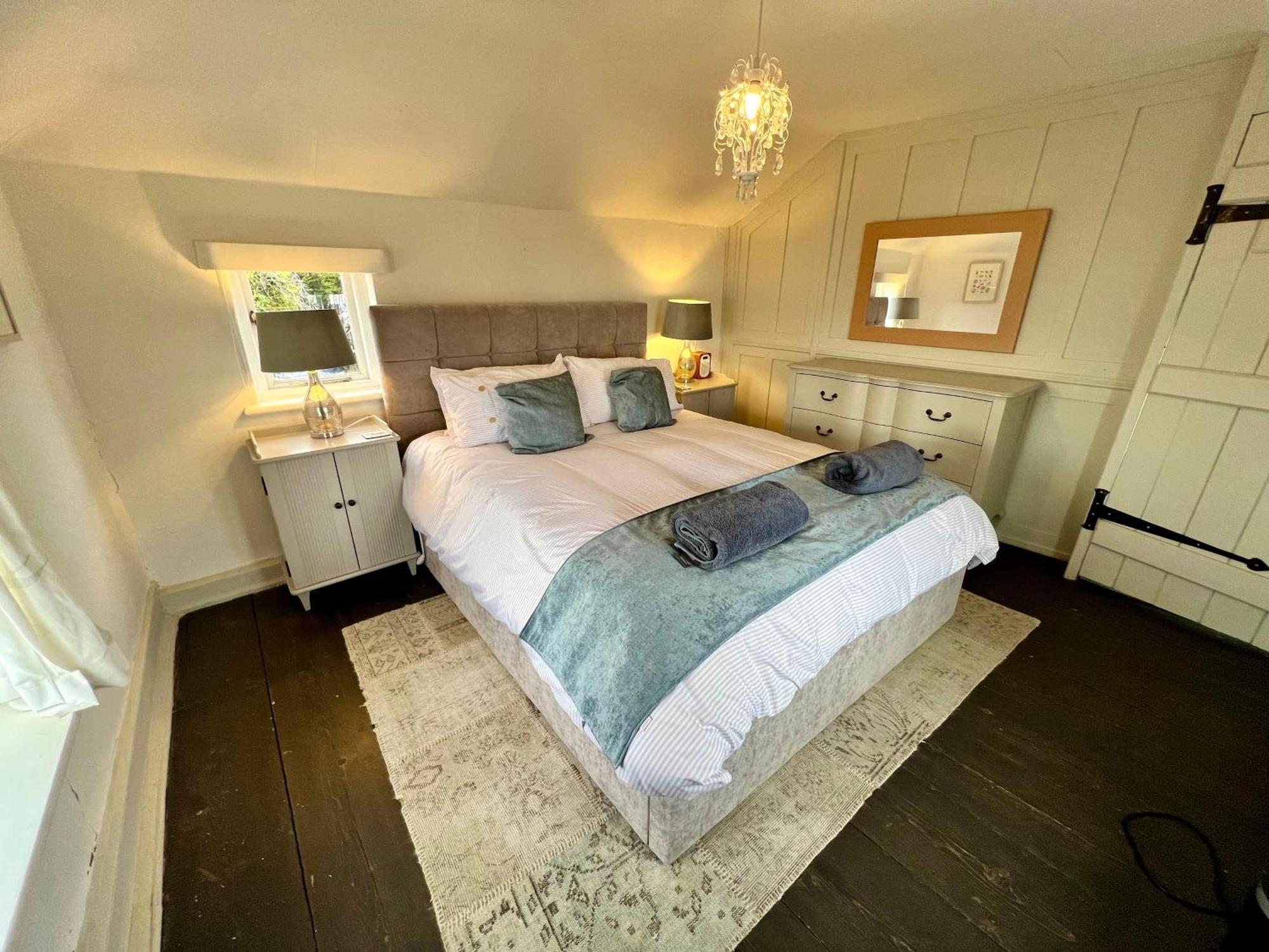 Cosy Coastal 2-Bedroom Cottage With Hot Tub And Log Burner West Mersea Exterior photo